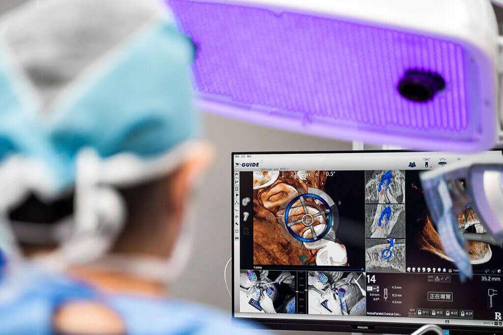 蒔美醫師群為X-Guide運用的先驅者,如今已成為原廠講師,投入後進培訓