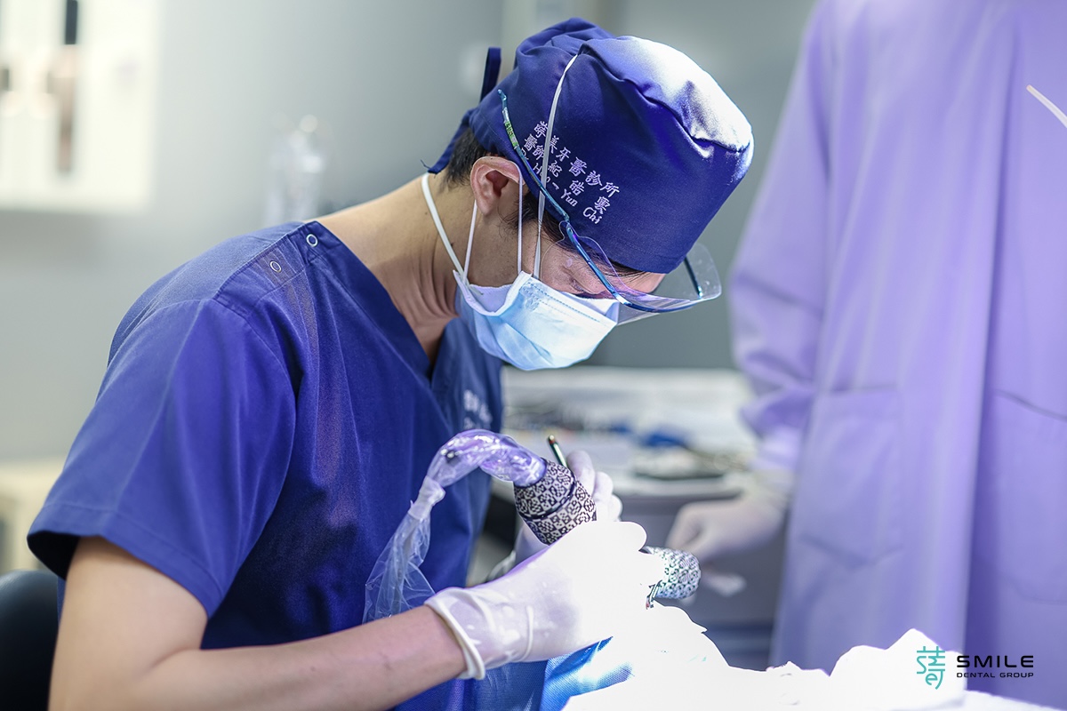 植牙專科紀皓雲醫師手術x-guide從恐懼到重生:全口植牙重建讓陳太太重拾美食人生