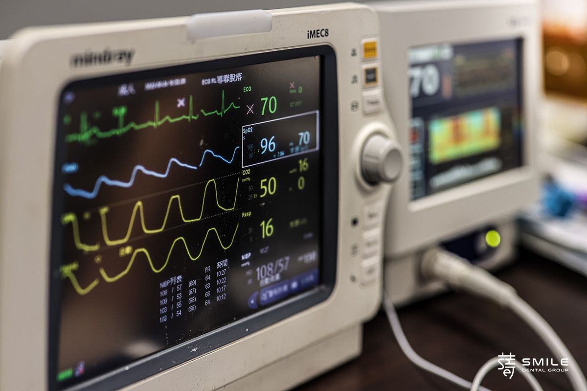 舒眠麻醉生命檢測儀器-2 (1)從恐懼到重生:全口植牙重建讓陳太太重拾美食人生