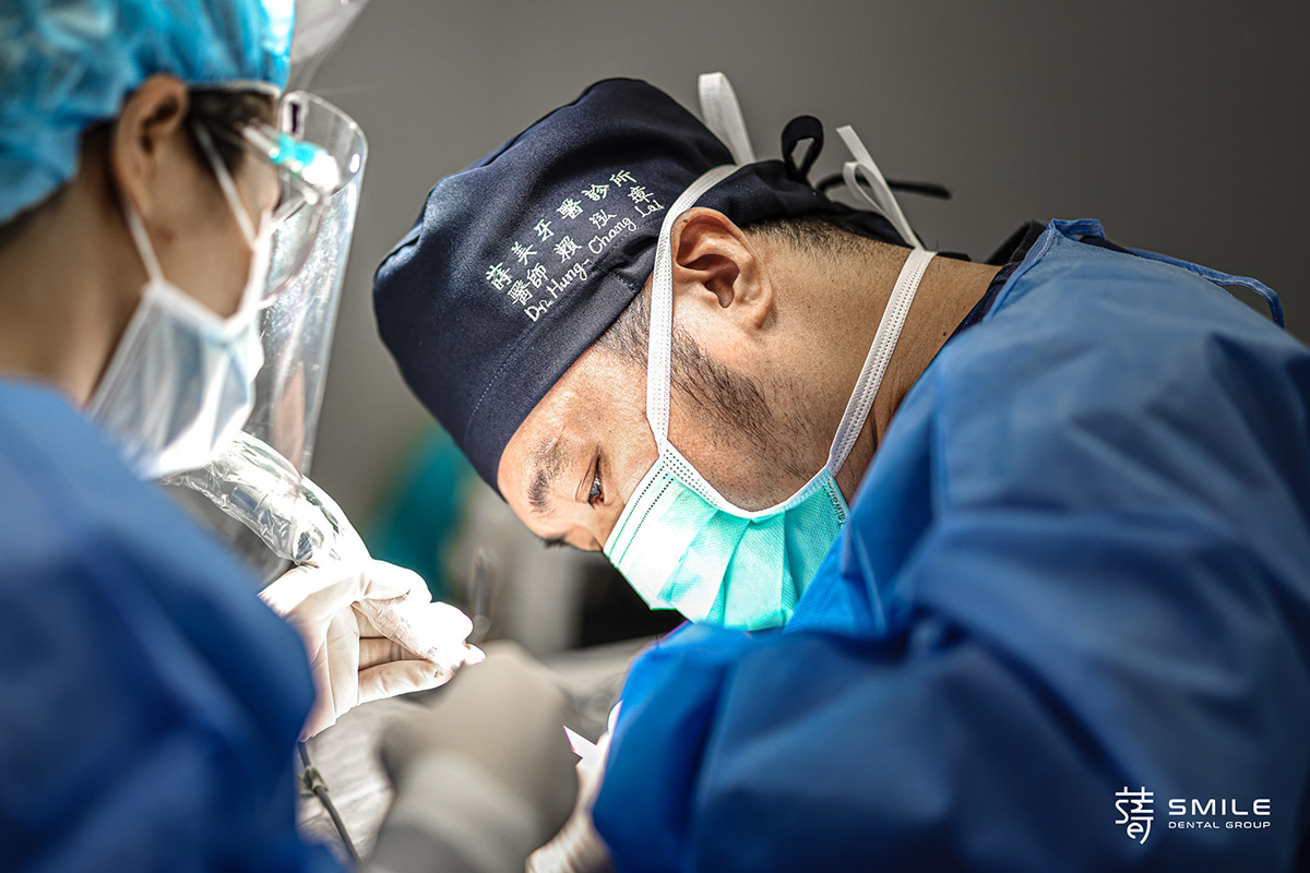 賴泓璋醫師手術挑戰高難度植牙 蒔美口腔顎面外科團隊遠赴西班牙錢醫師 賴醫師