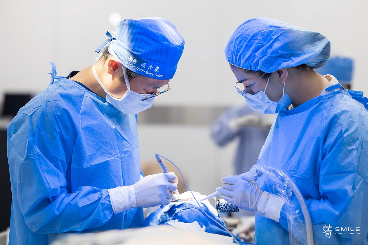_83A0335 拷貝挑戰高難度植牙 蒔美口腔顎面外科團隊遠赴西班牙錢醫師 賴醫師