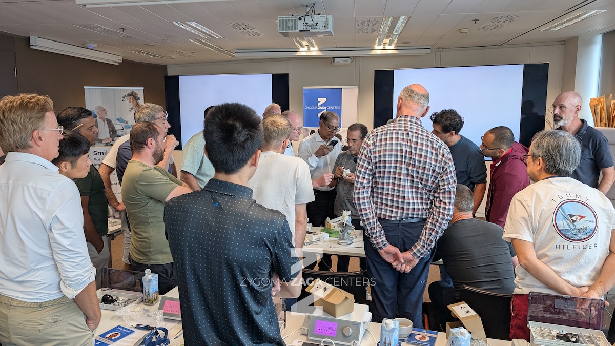 PXL_20250904_102030601挑戰高難度植牙 蒔美口腔顎面外科團隊遠赴西班牙錢醫師 賴醫師