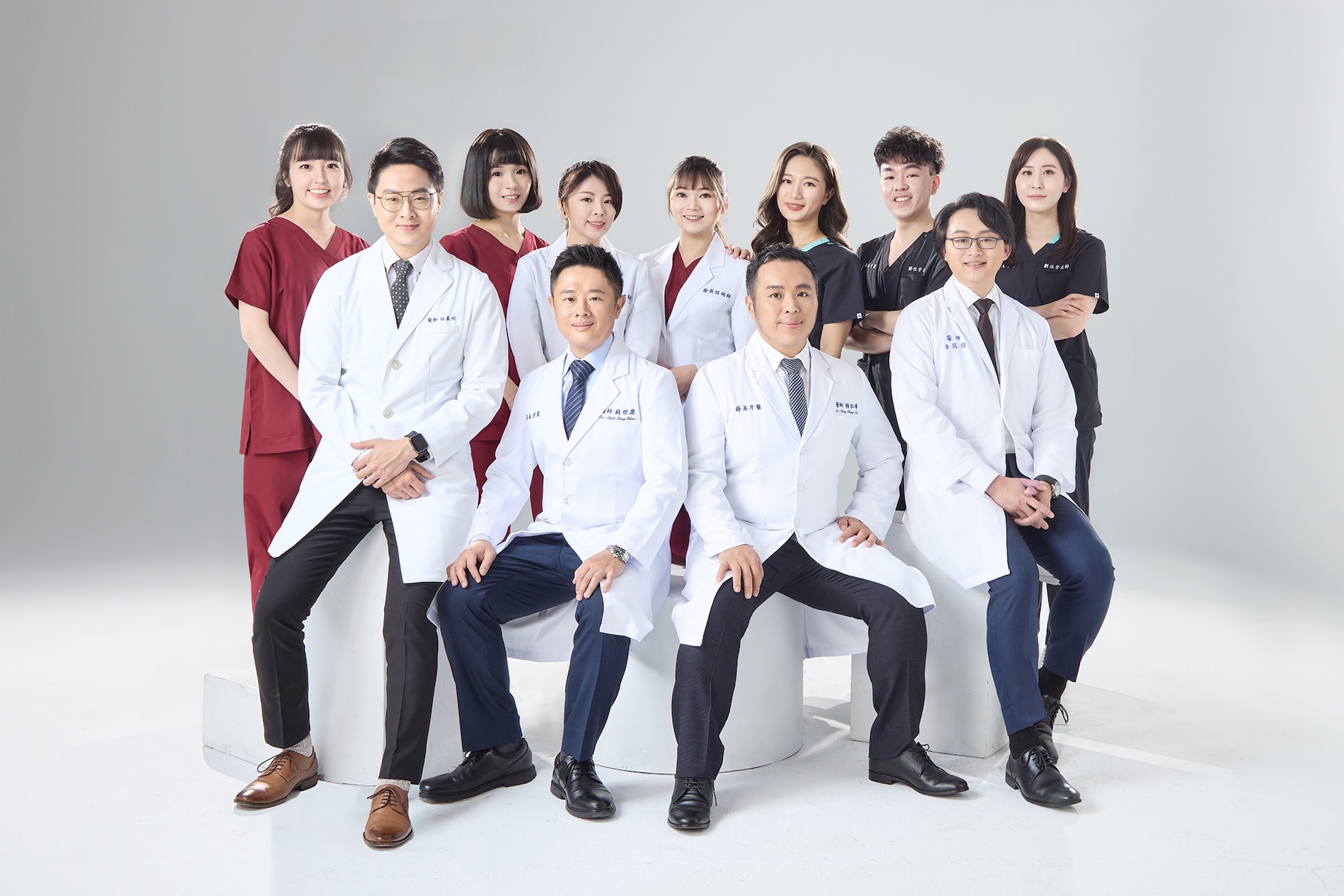 口腔顎面外科醫師群-1900